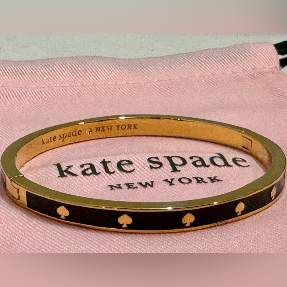 NWOT Kate Spade Spot the Spade Enamel Hinged Bangle Bracelet w/dust bag